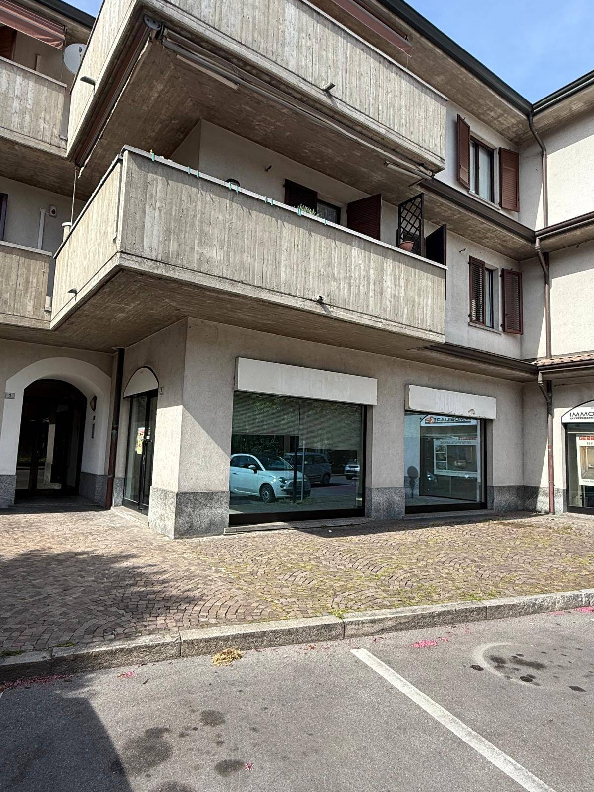 Attivit commerciale in vendita a Pessano con Bornago