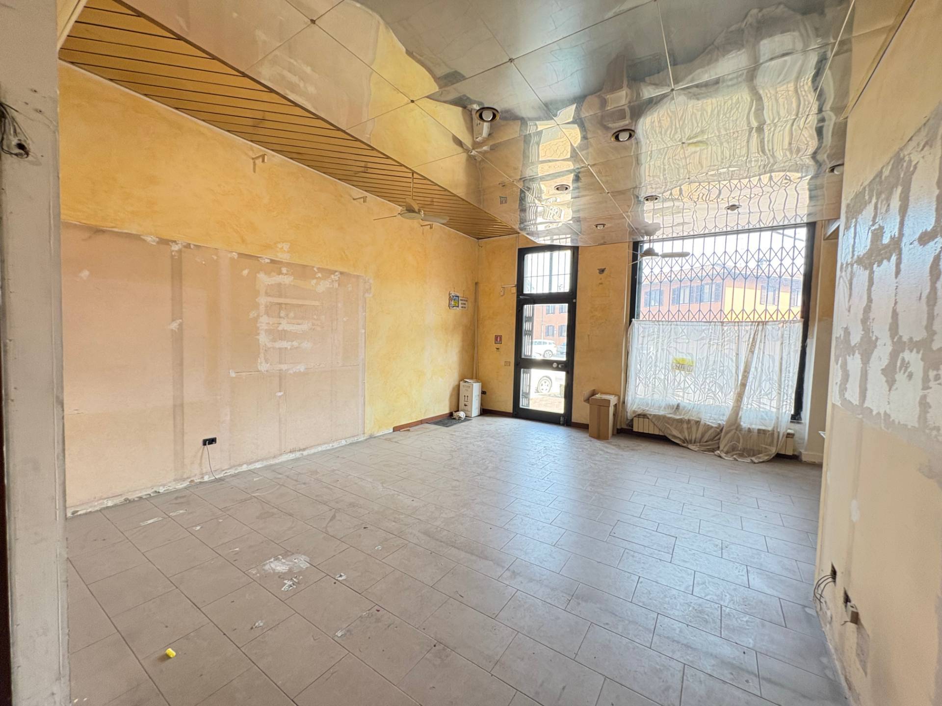 Locale commerciale in vendita a Bussero