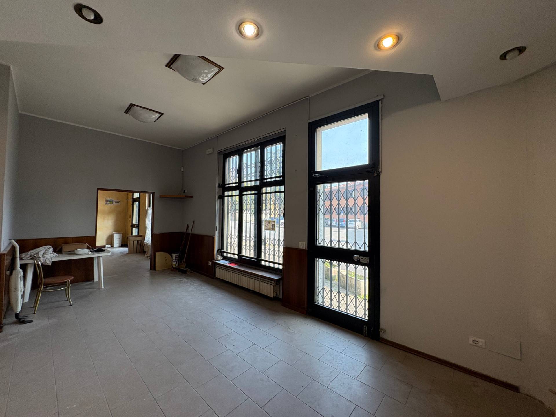 Locale commerciale in vendita a Bussero