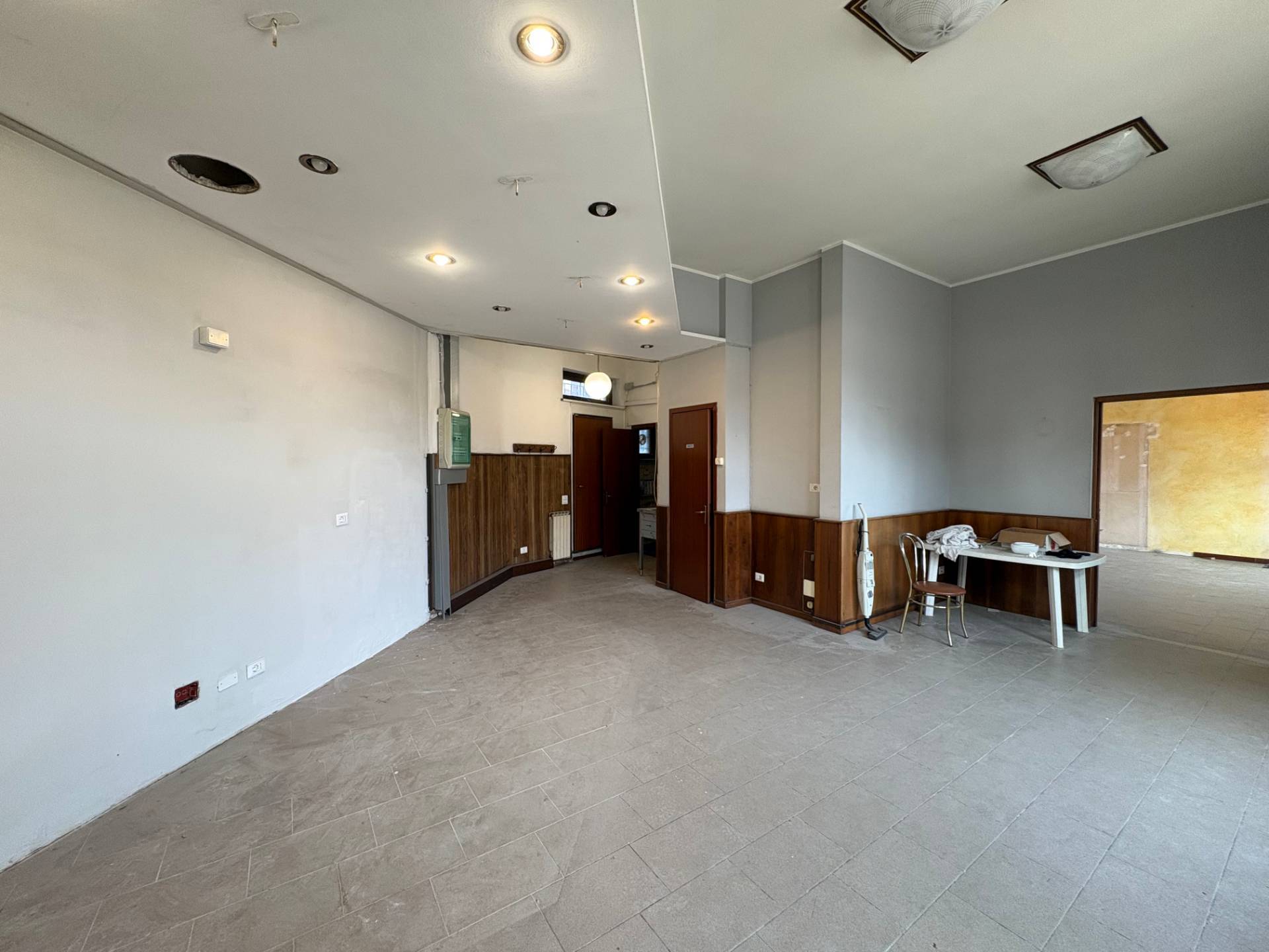 Locale commerciale in vendita a Bussero