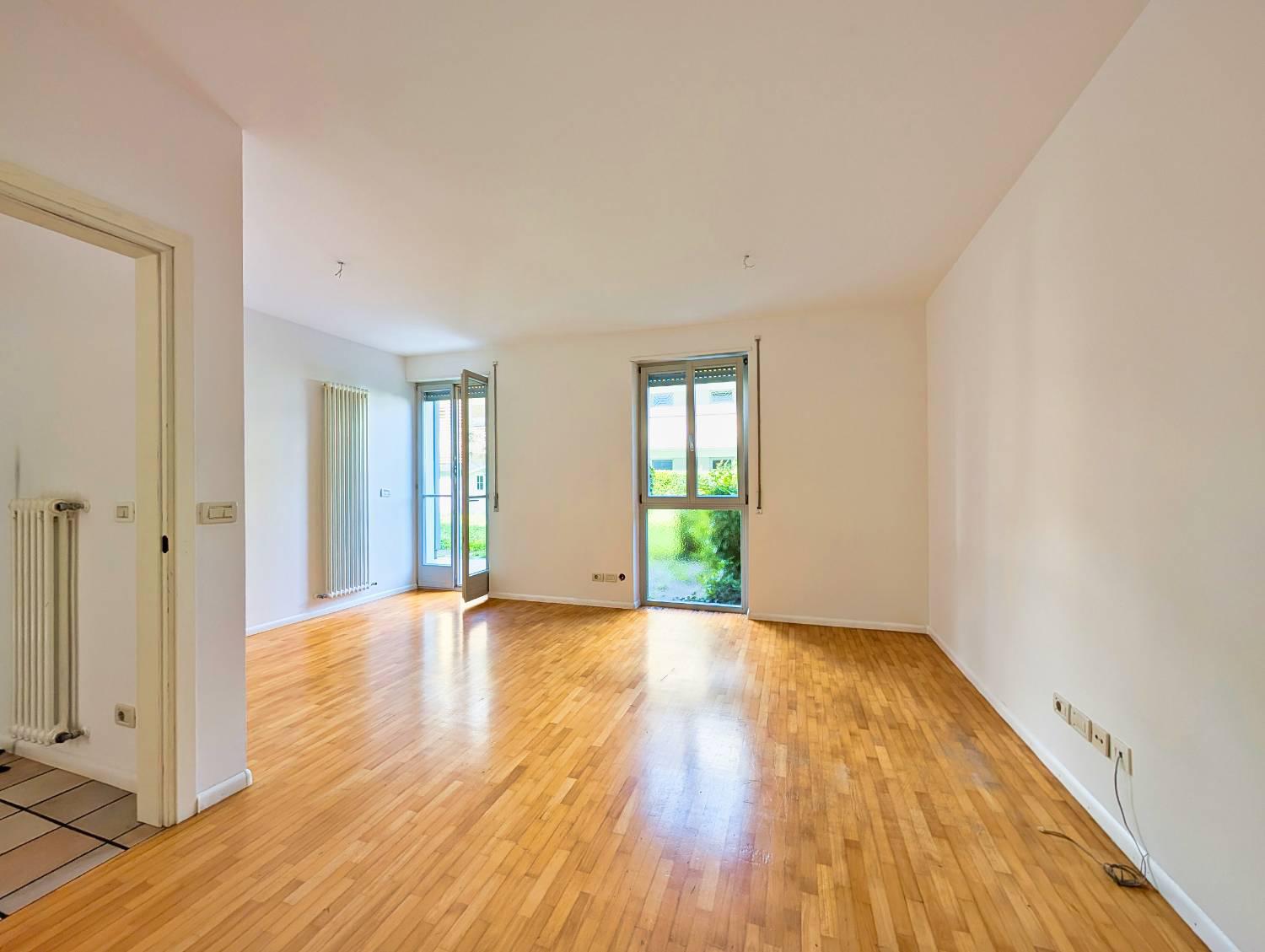 Bilocale con giardino a Laives