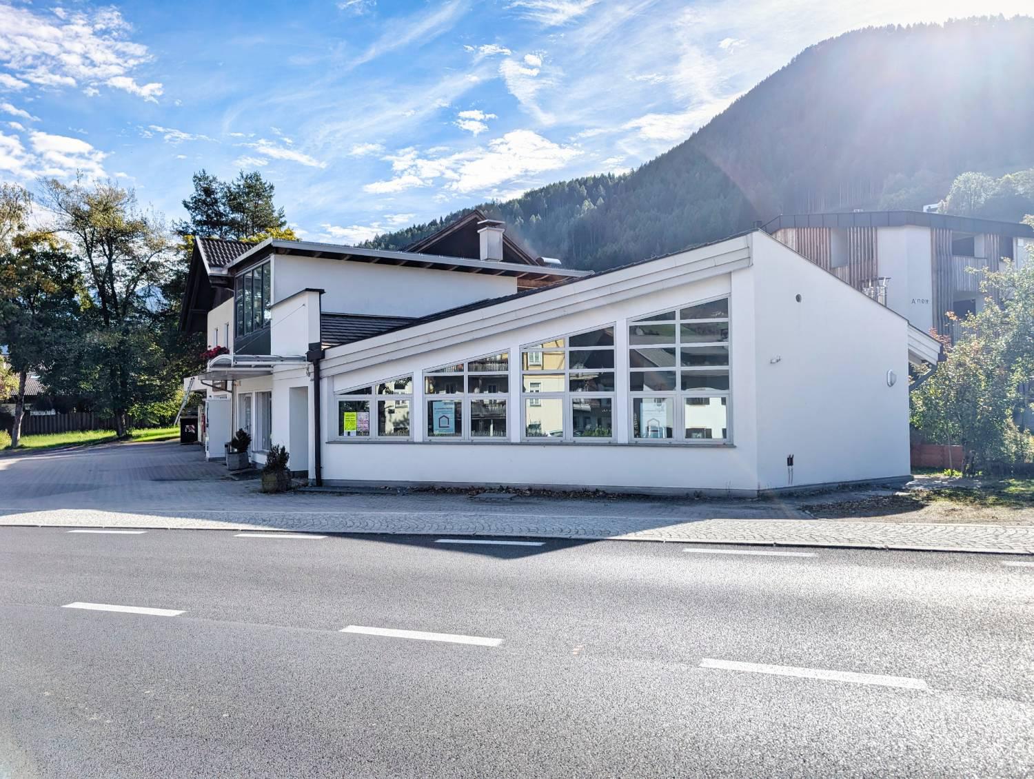 Locale commerciale in vendita a Racines