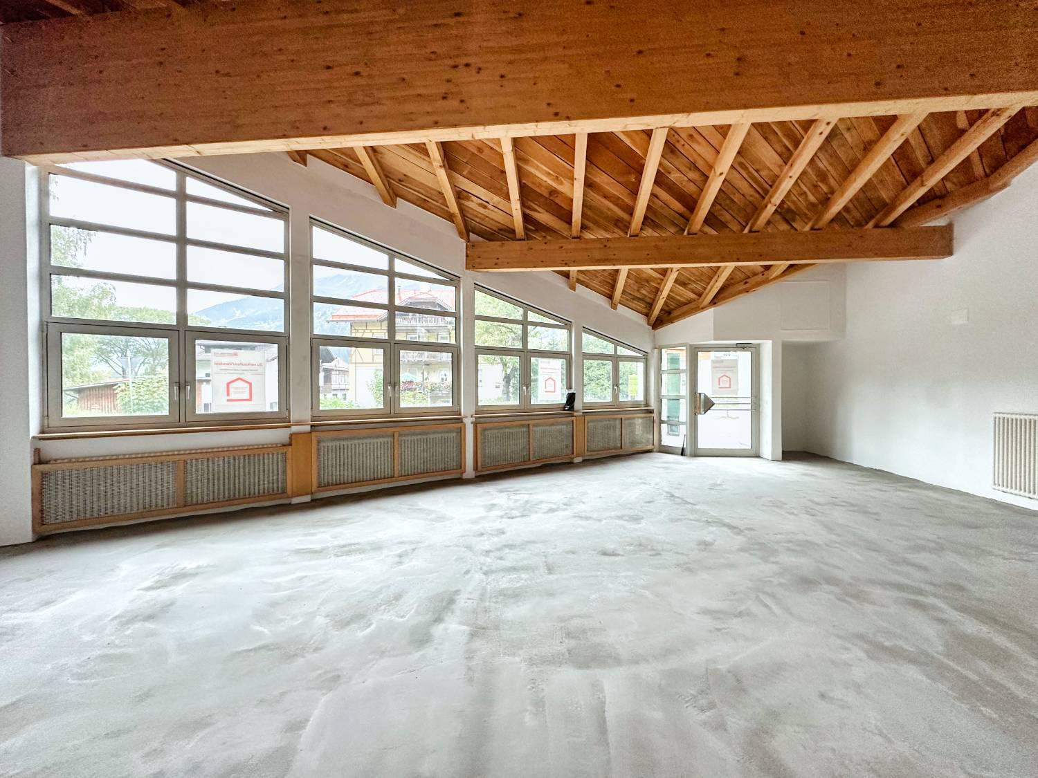 Locale commerciale in vendita a Racines