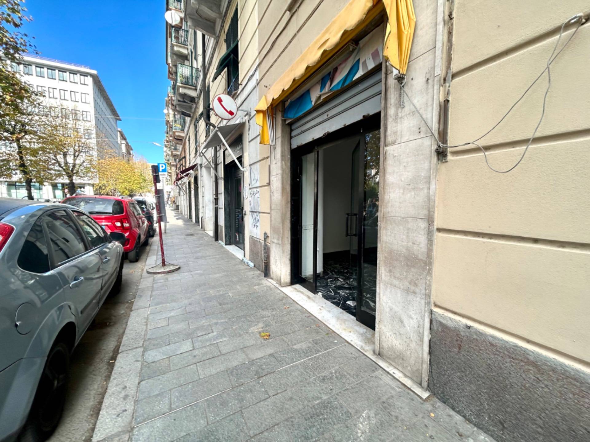 Locale commerciale in affitto a Savona, Centro