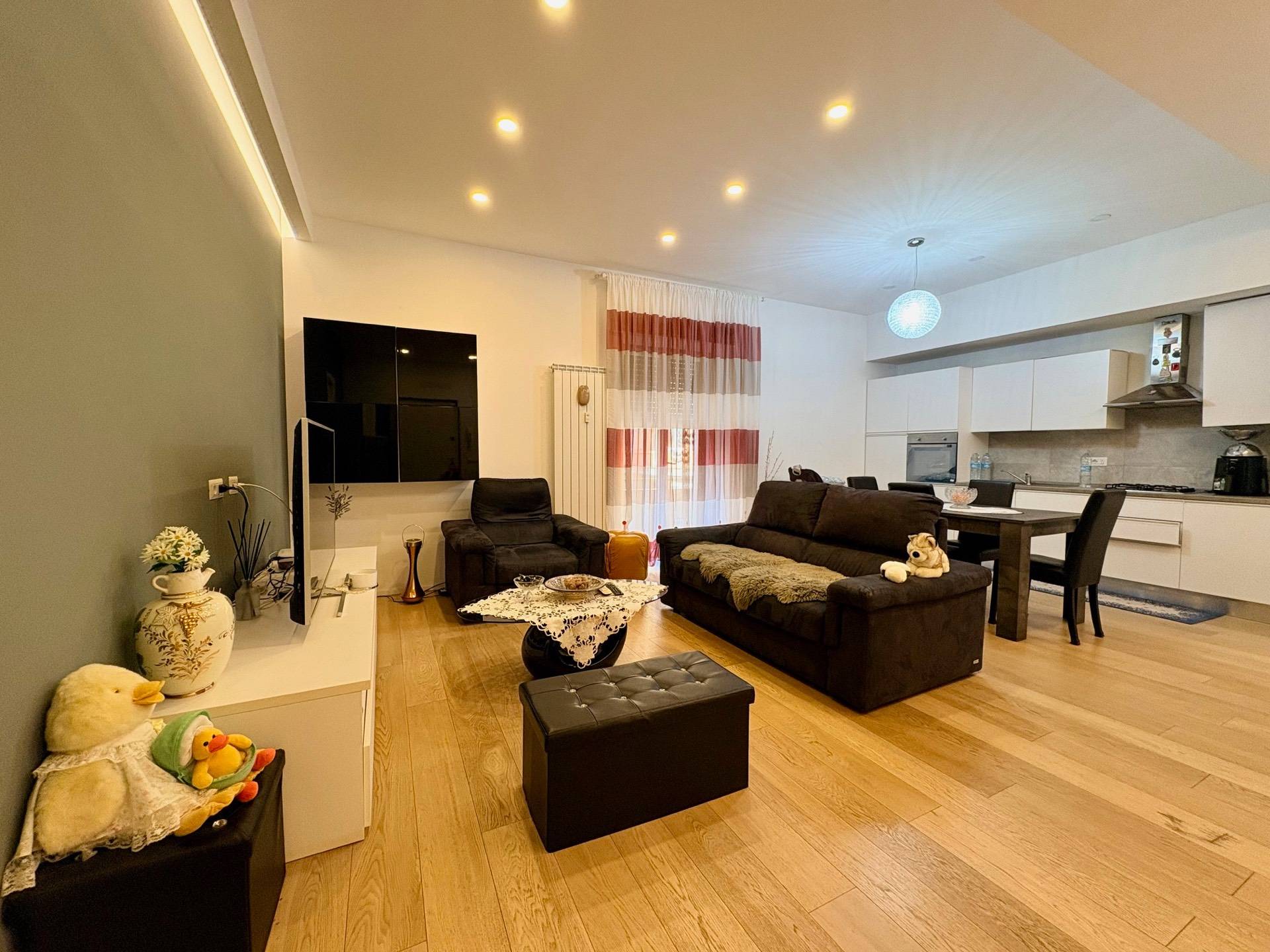 Appartamento in vendita a Savona, Centro