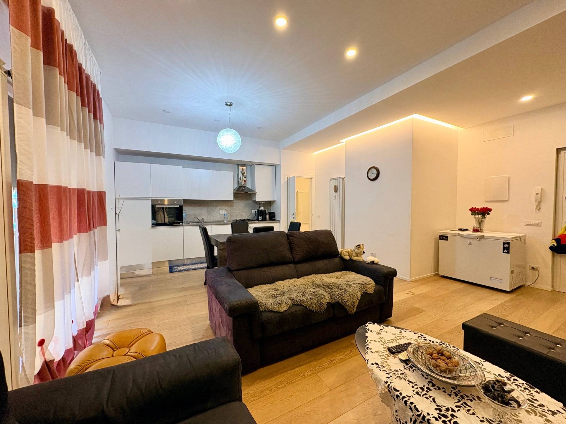 Appartamento in vendita a Savona, Centro