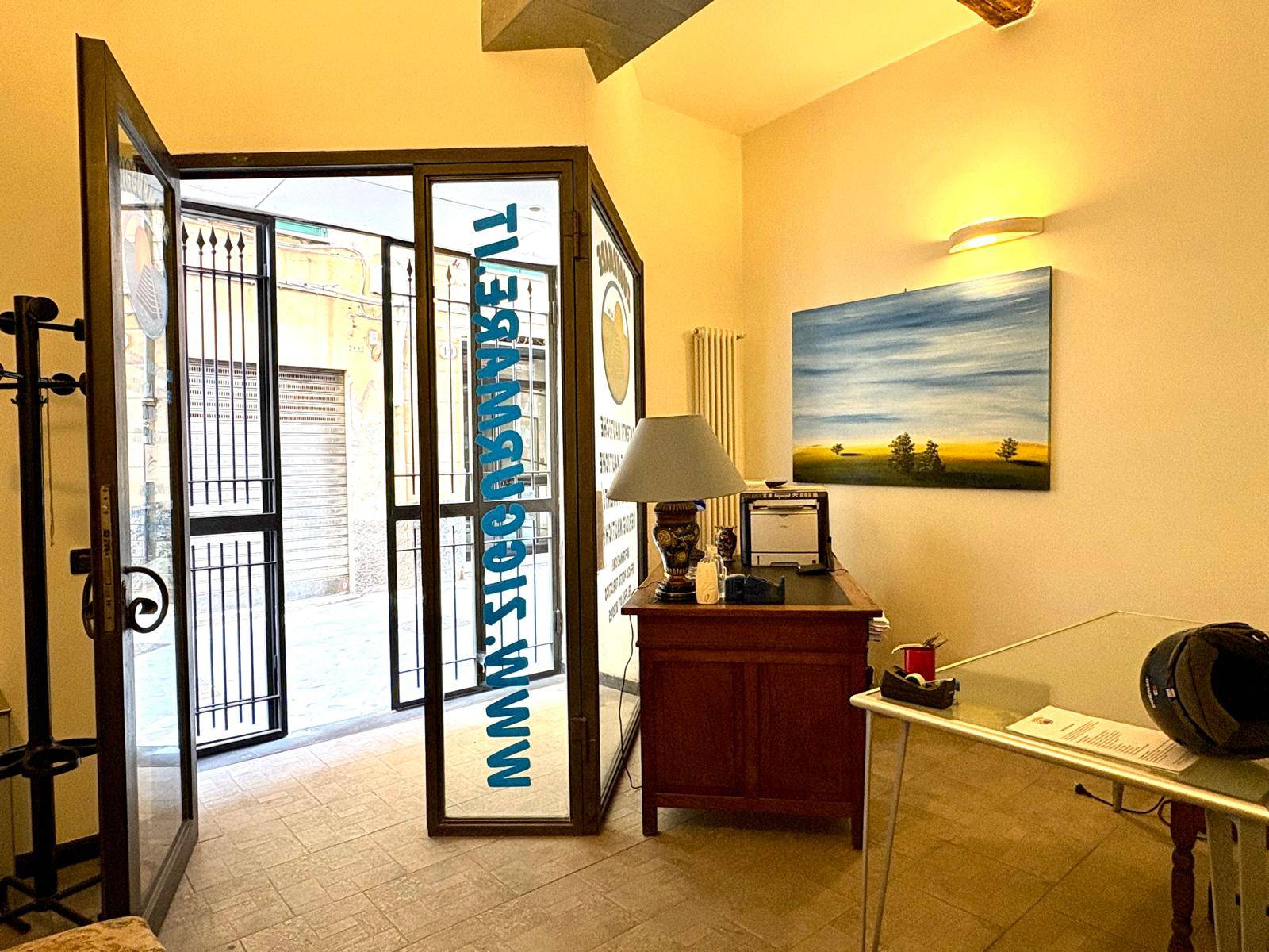 Locale commerciale in vendita a Savona