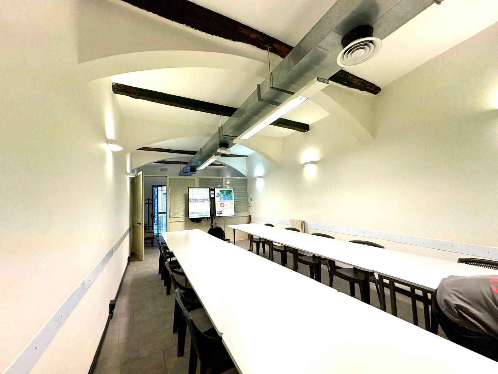 Locale commerciale in vendita a Savona