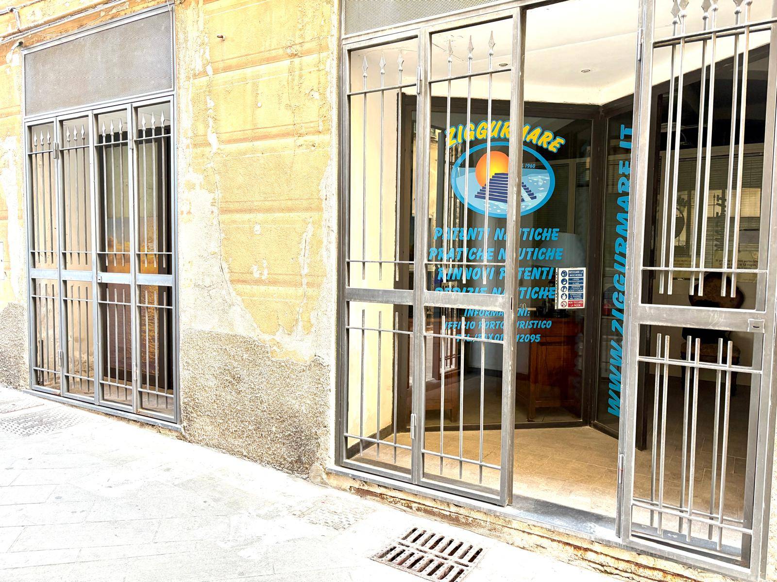 Locale commerciale in vendita a Savona
