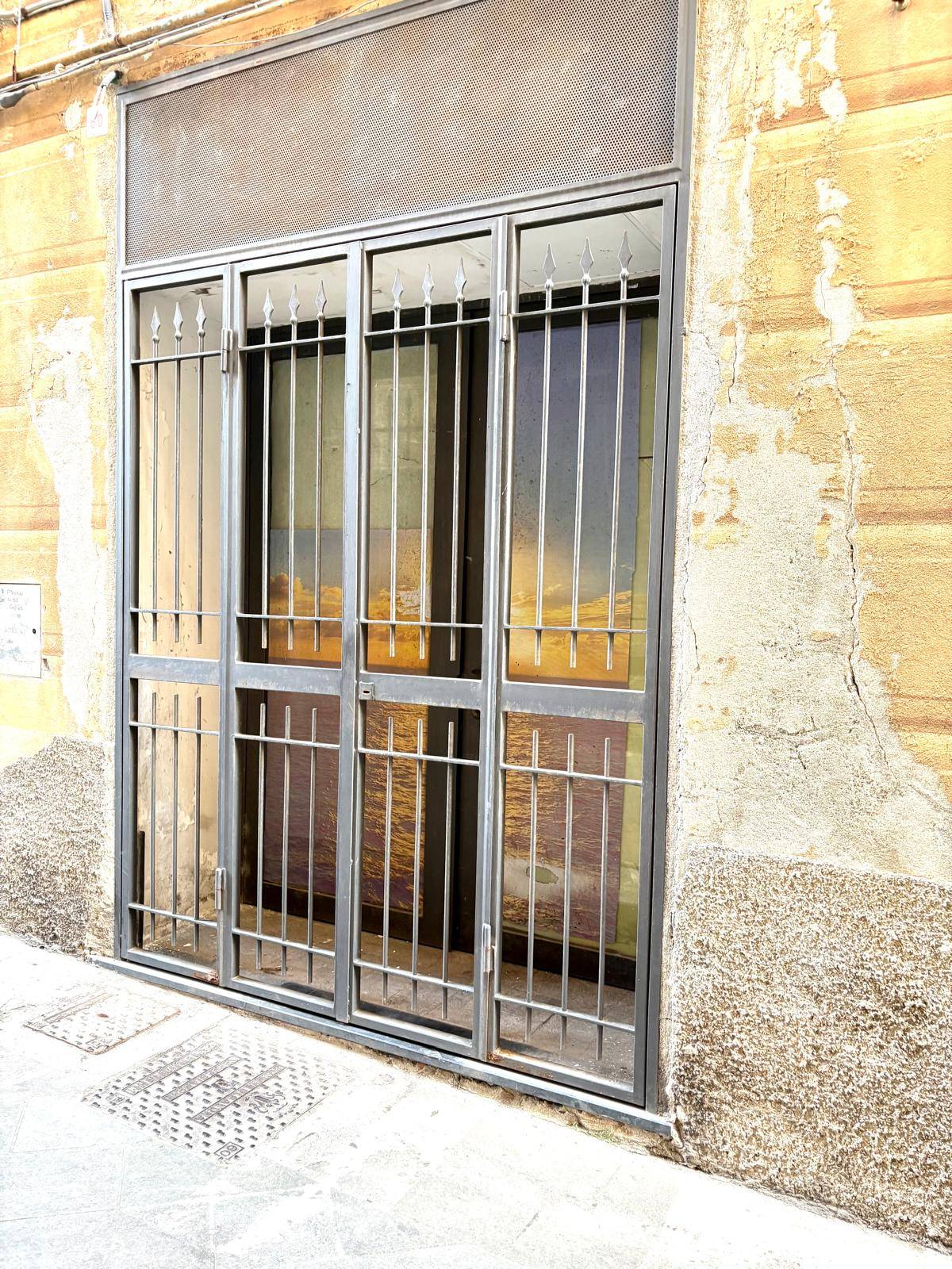 Locale commerciale in vendita a Savona