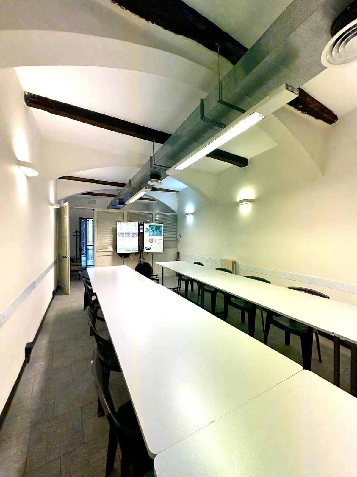 Locale commerciale in vendita a Savona