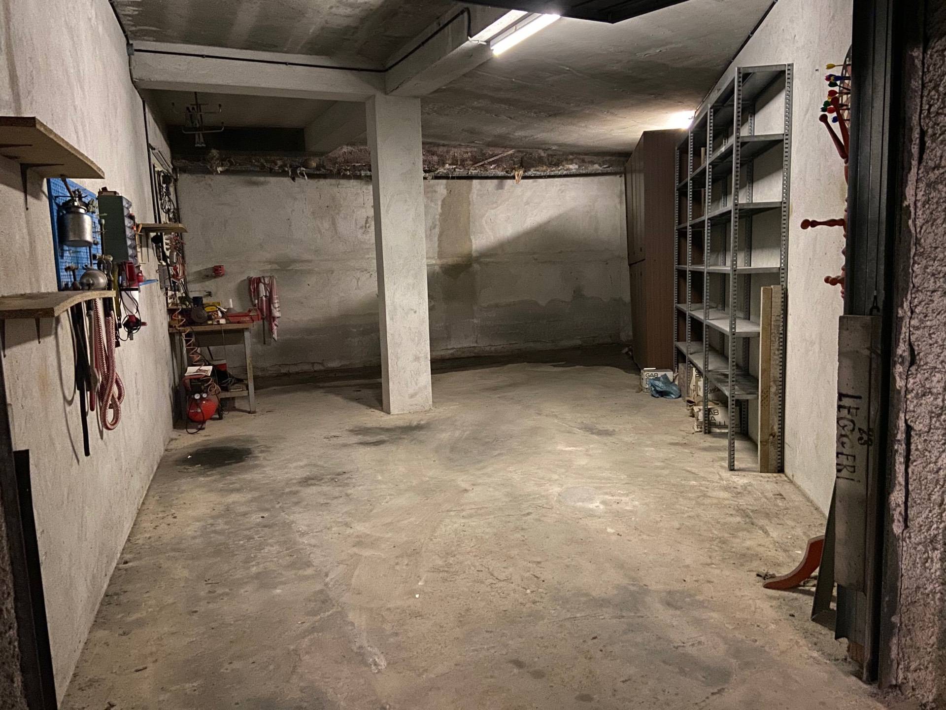 Box o garage in vendita a Savona, Villetta