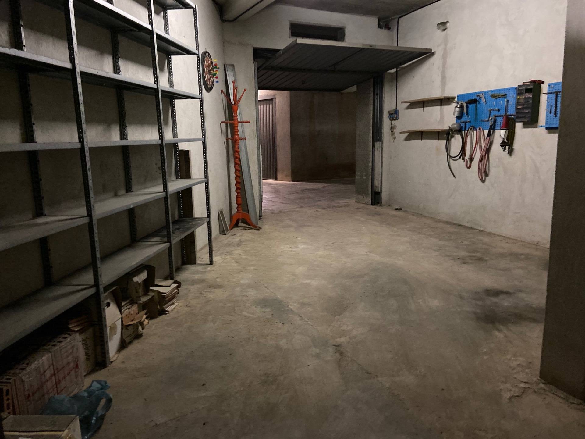 Box o garage in vendita a Savona, Villetta