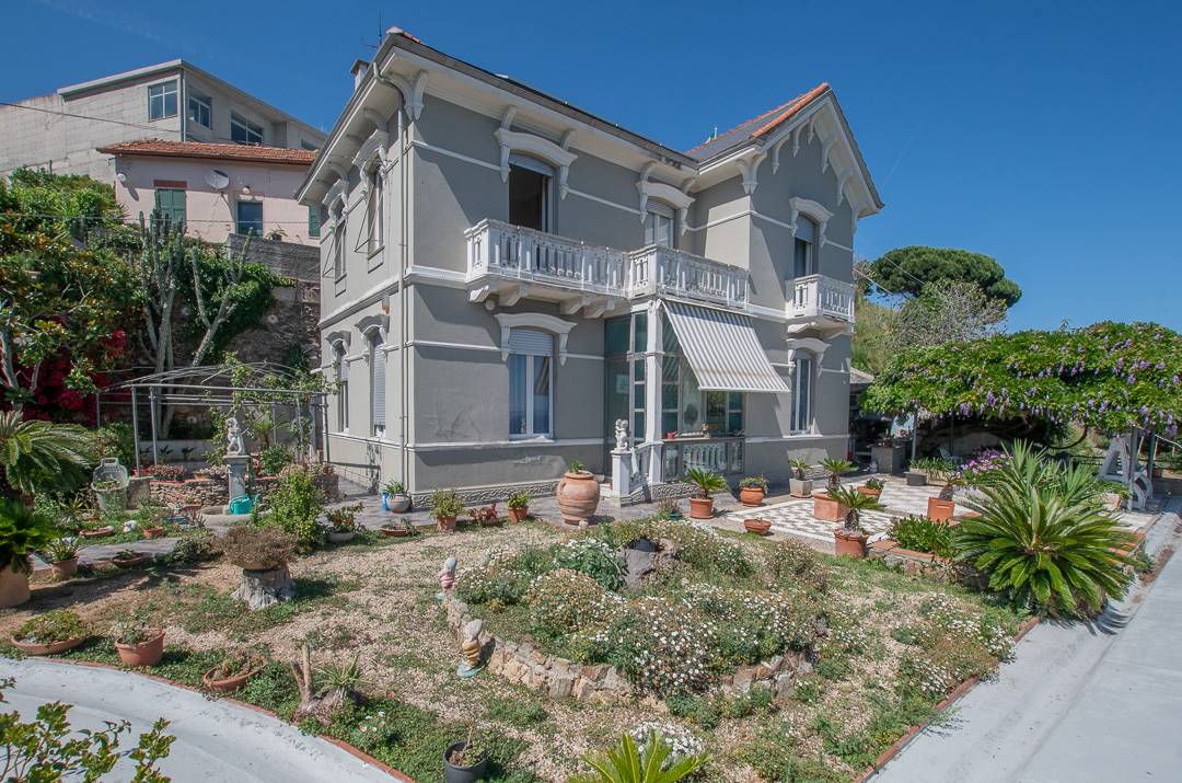 Villa in vendita a Savona, Mongrifone