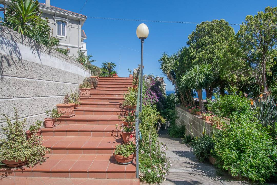 Villa in vendita a Savona, Mongrifone