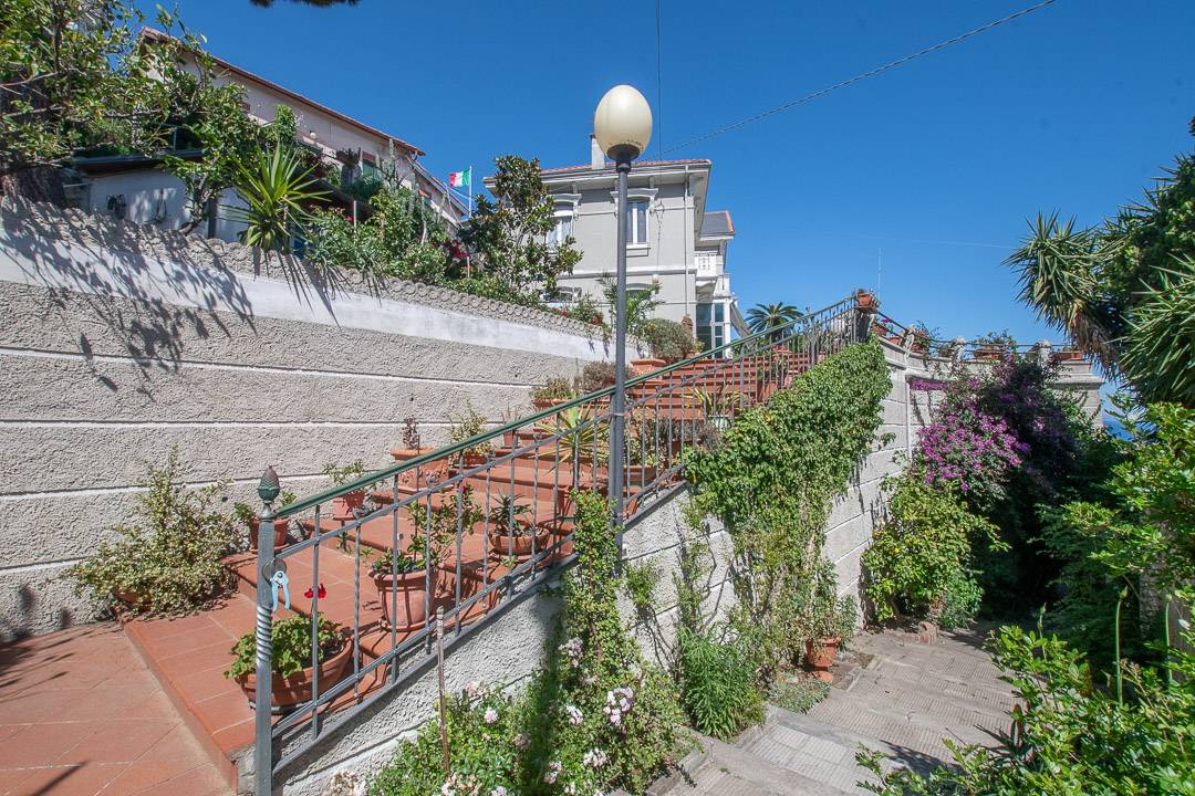 Villa in vendita a Savona, Mongrifone