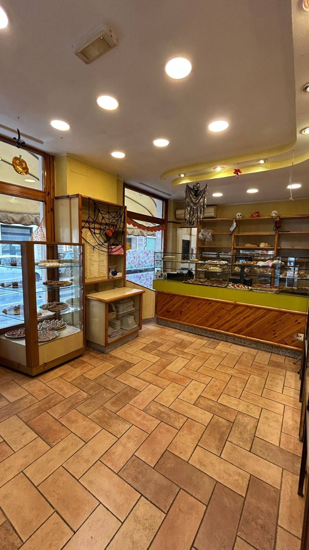 Attivit commerciale in vendita a Savona, S. Rita