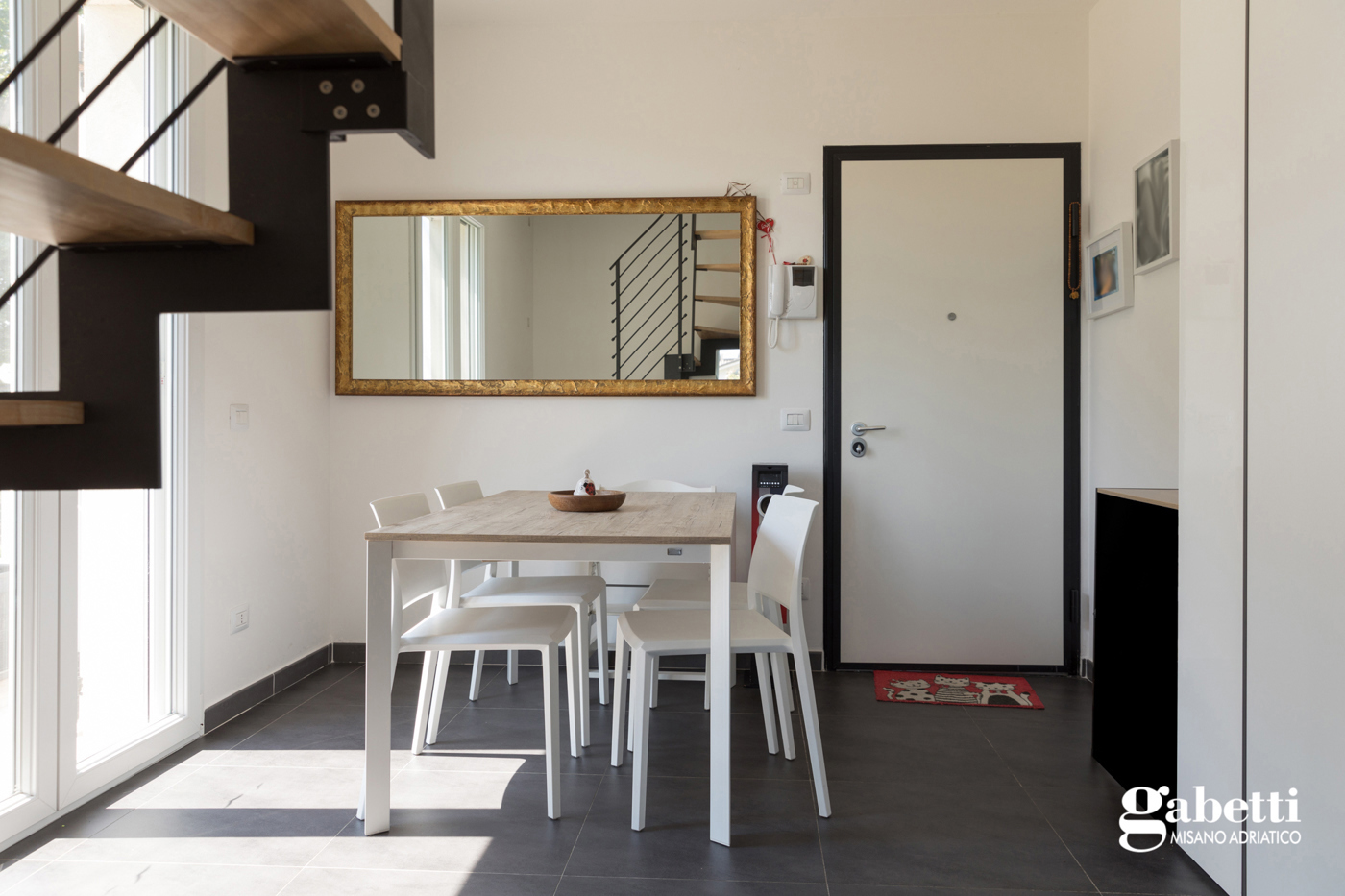 Trilocale con box a Misano Adriatico