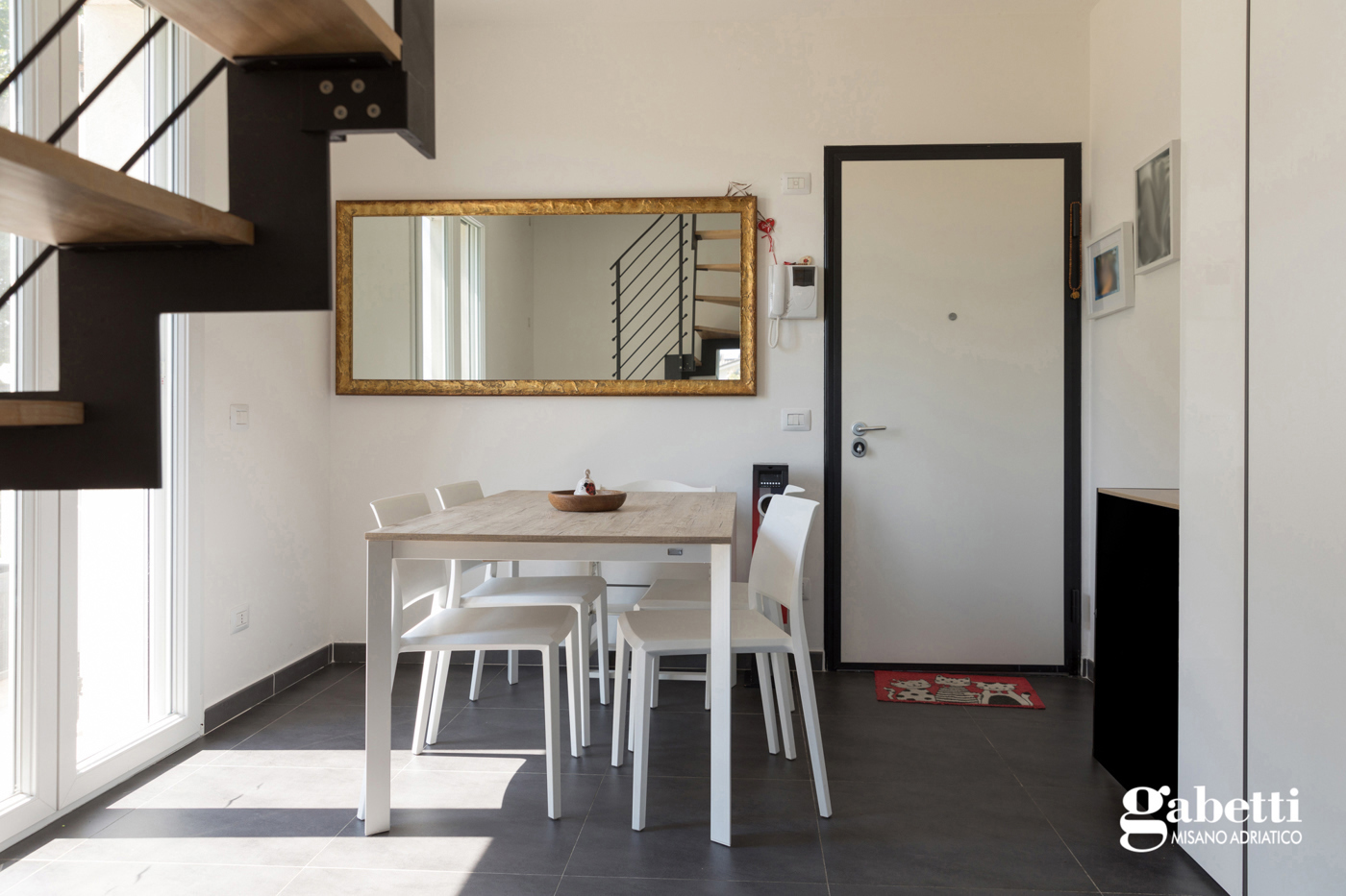 Trilocale con box a Misano Adriatico