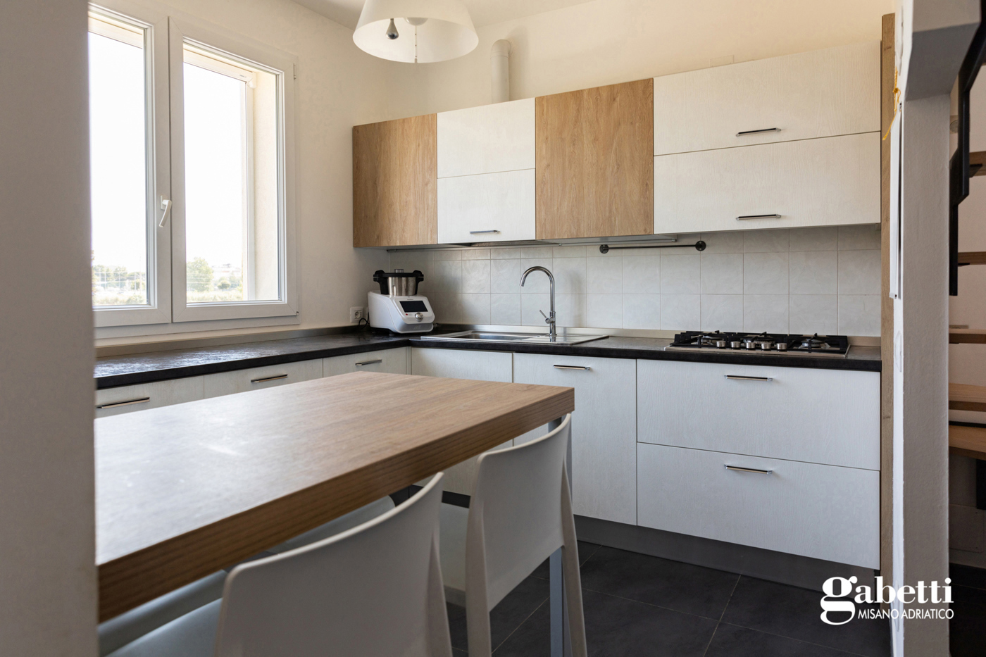 Trilocale con box a Misano Adriatico