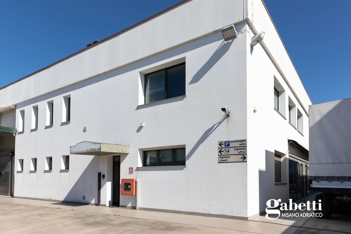 Capannone in vendita a Riccione