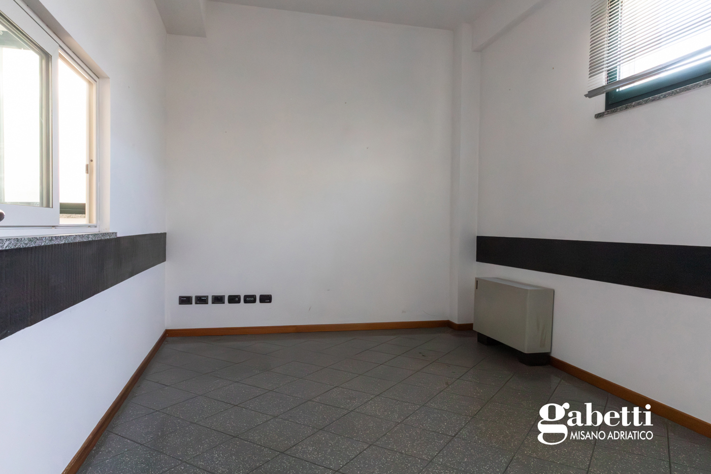 Capannone in vendita a Riccione