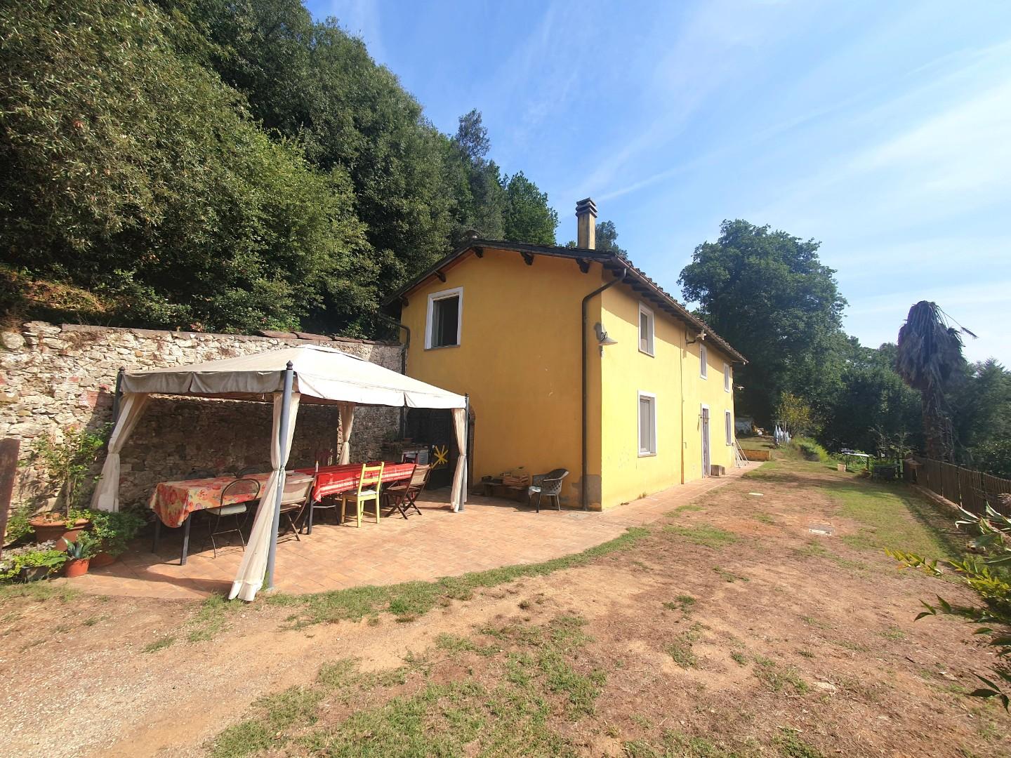 Rustico con giardino, Lucca piazzano