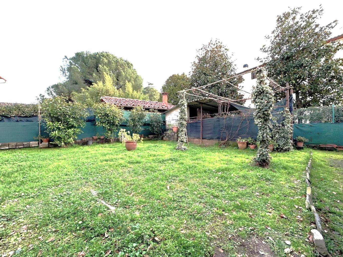 Casa indipendente con giardino, Capannori colle di compito