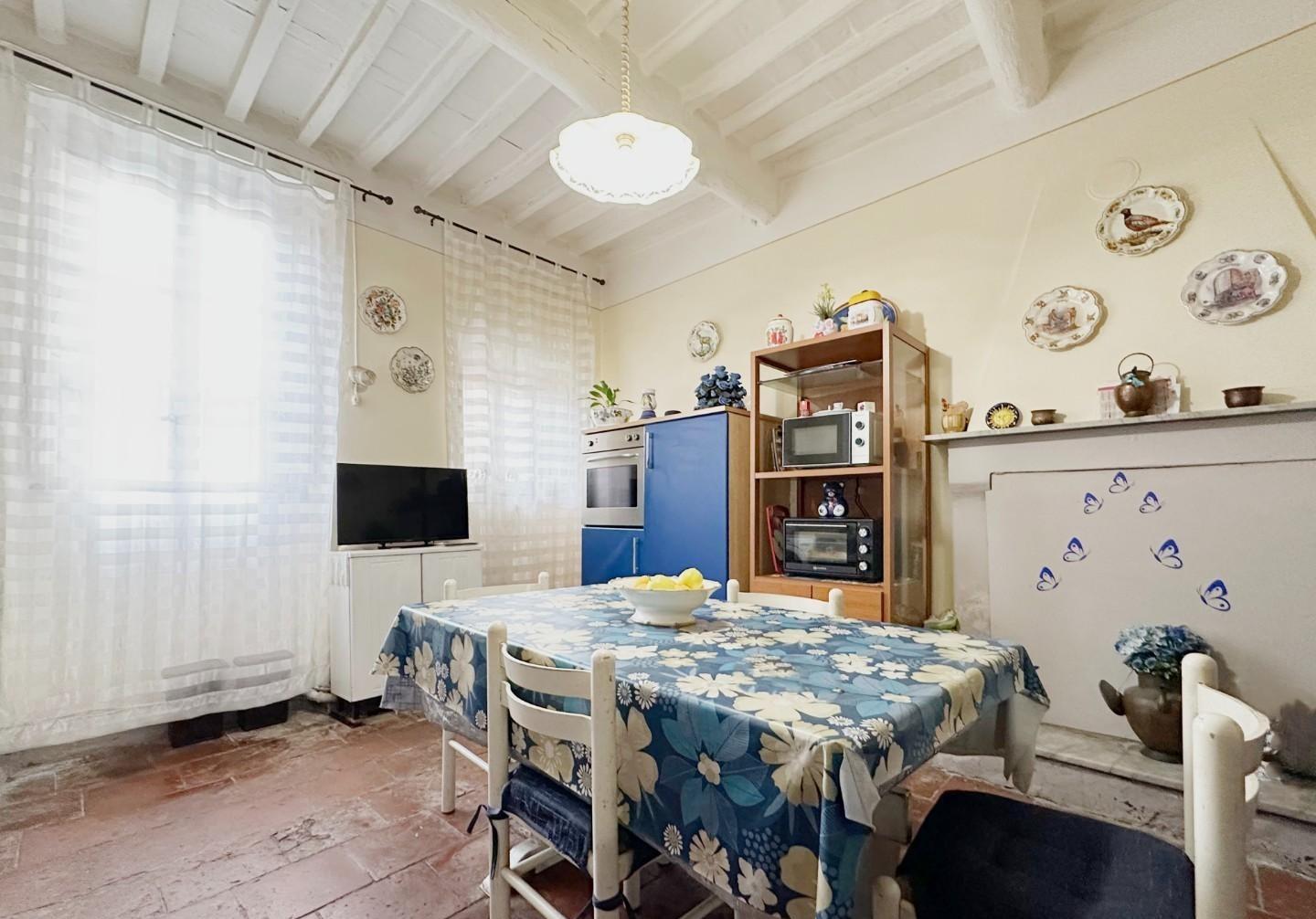 Casa indipendente con giardino, Capannori colle di compito