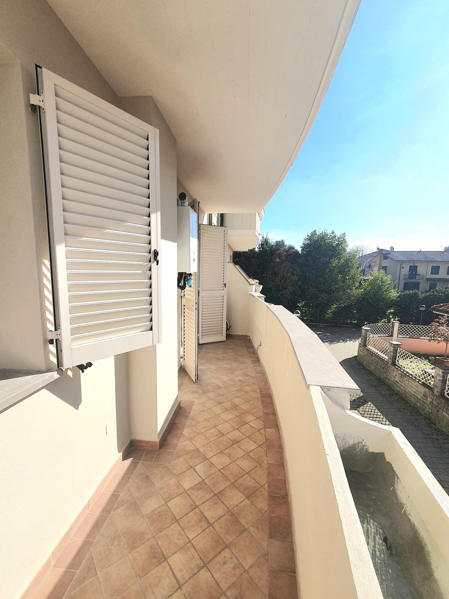 Trilocale con terrazzi, Lucca san pietro a vico