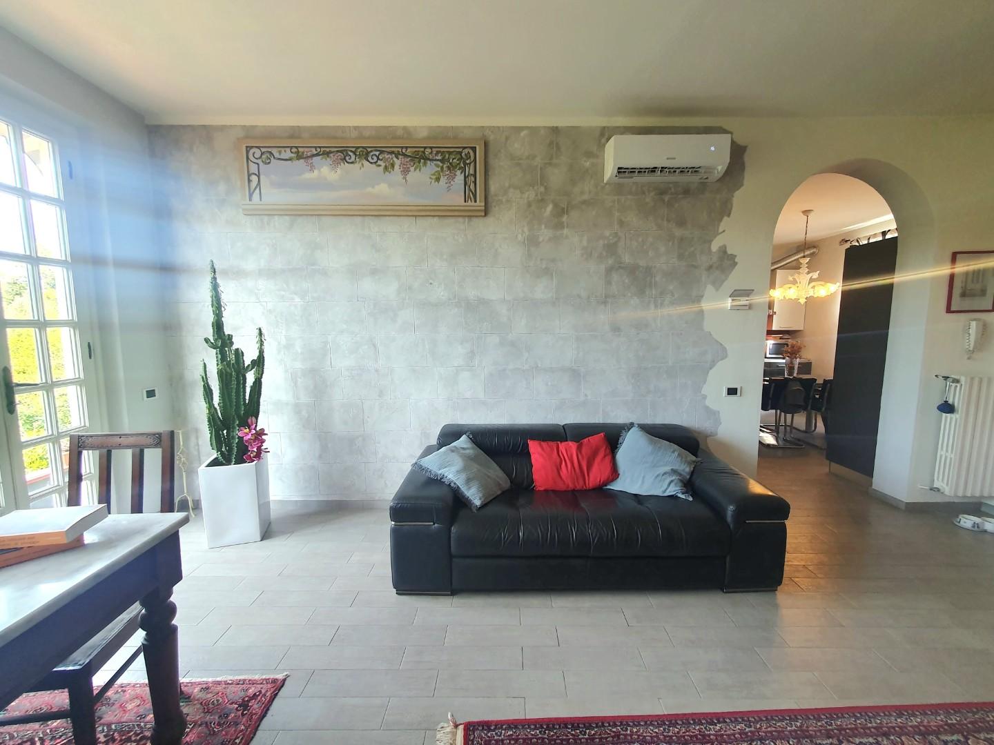 Appartamento con terrazzo, Lucca meati