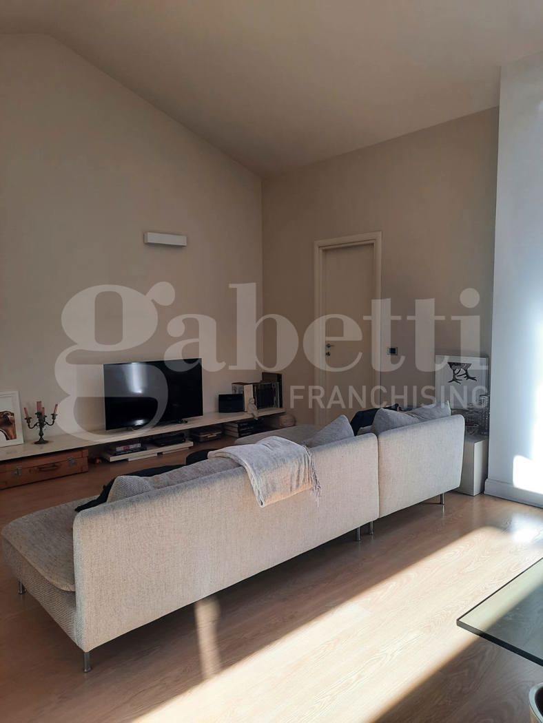 Attico con box a Codogno