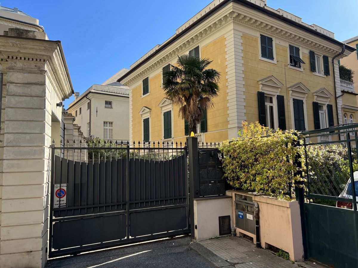 Appartamento con box doppio a Genova