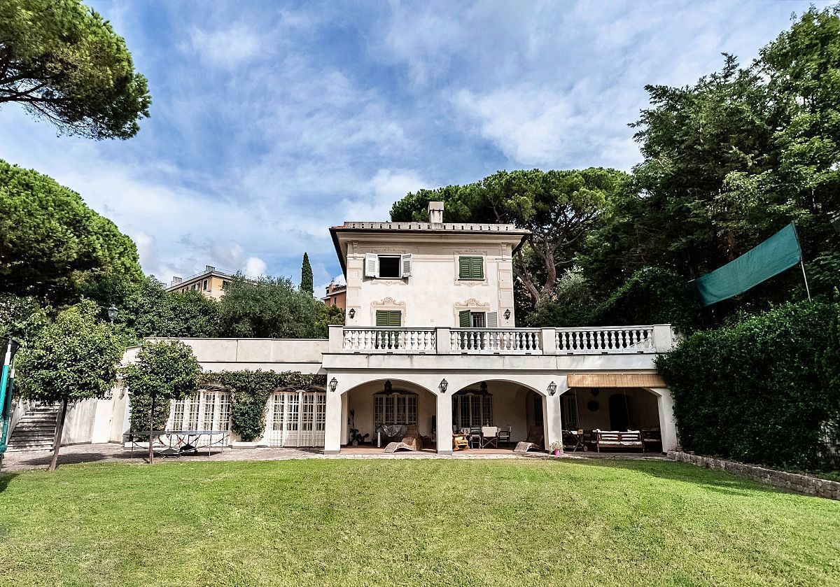 Villa con giardino a Genova