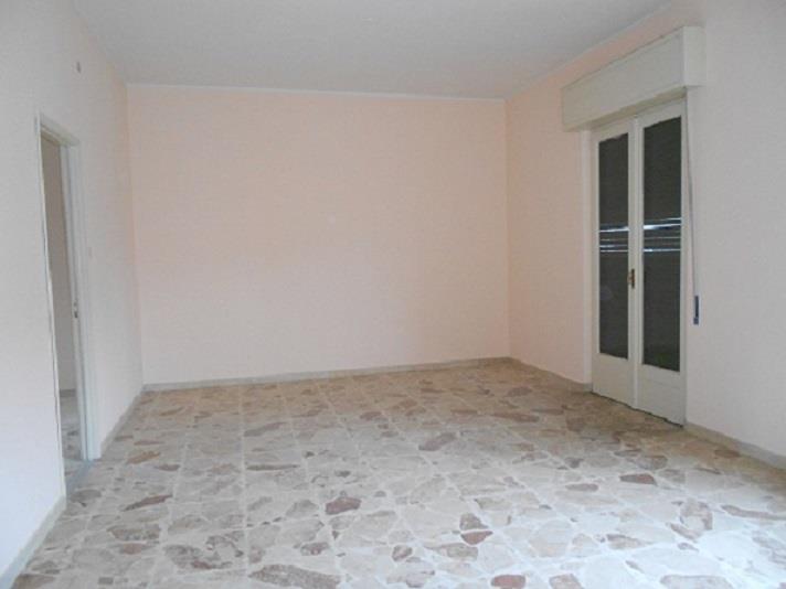 Appartamento con terrazzo in via cali, Valverde