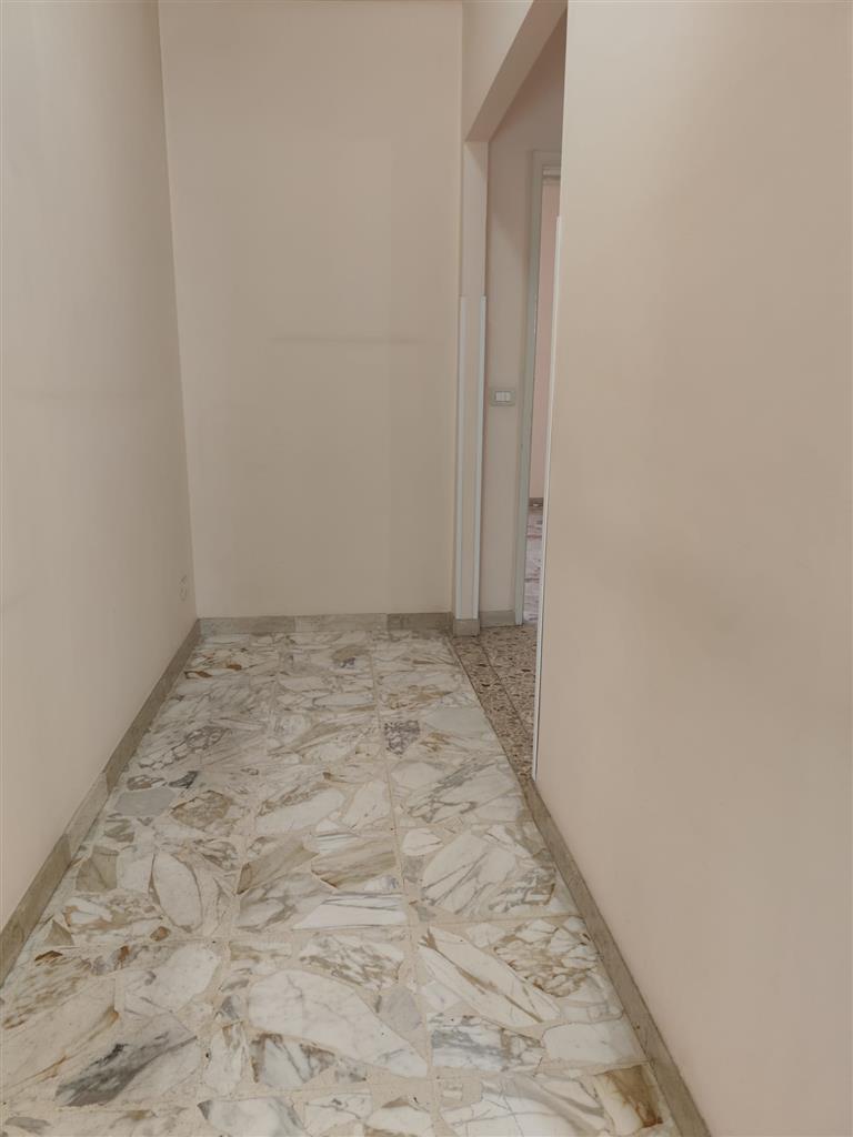 Appartamento con box in via cali, Valverde