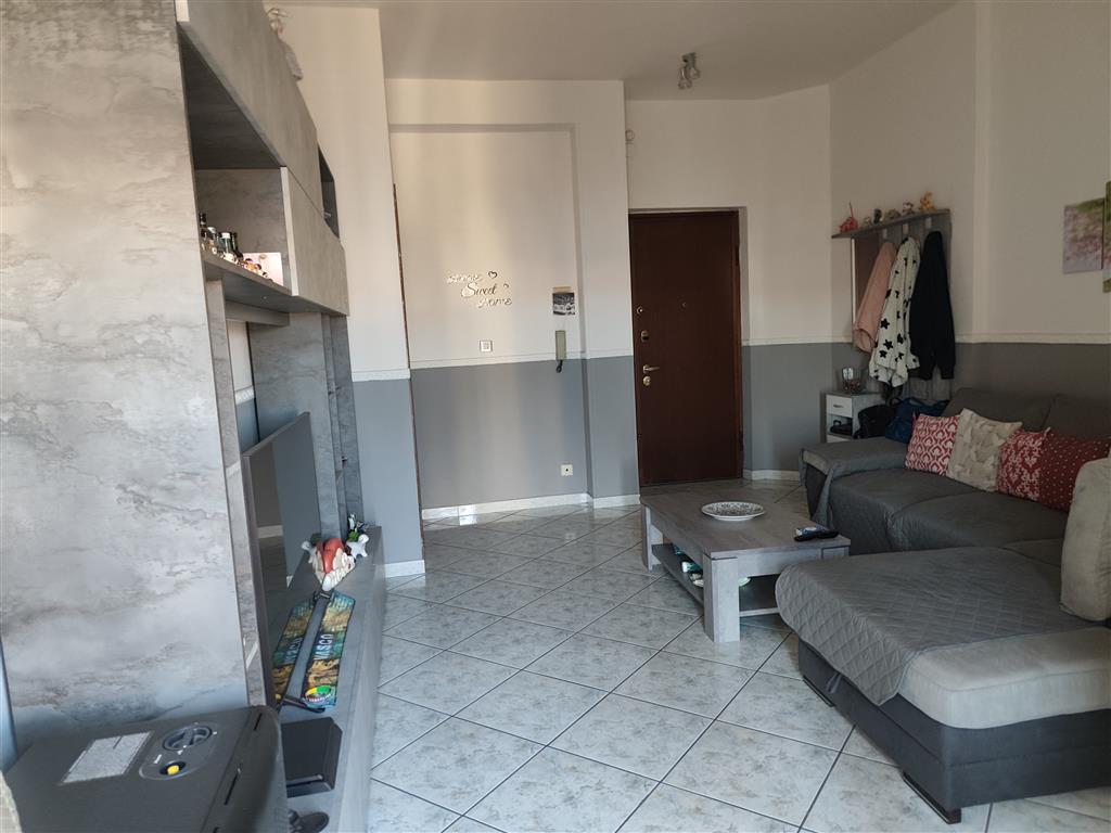 Appartamento con terrazzo in via iv novembre, Aci Catena