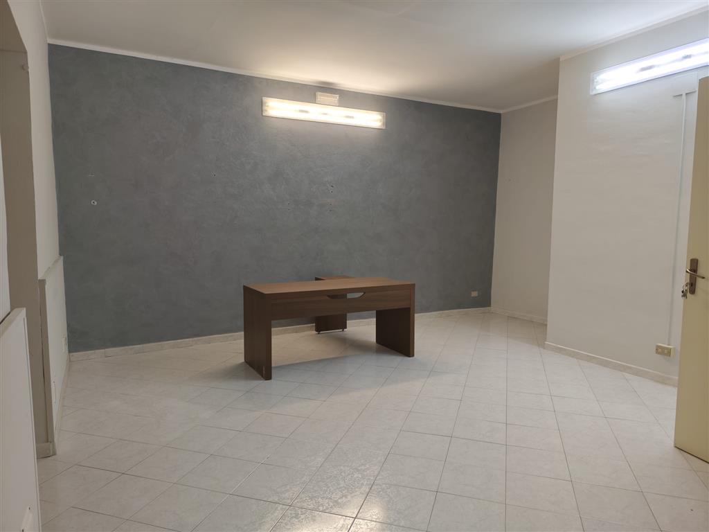 Ufficio in affitto in via 4 canti valverde catania, Valverde