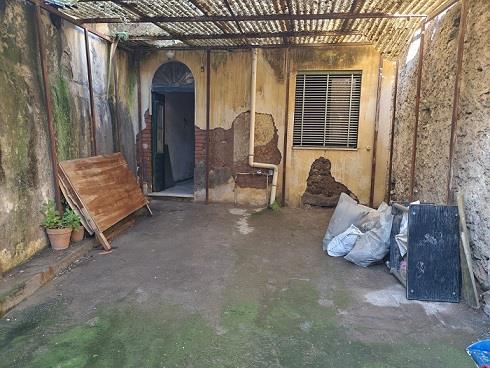 Casa indipendente da ristrutturare in via carcara, Aci Sant'Antonio