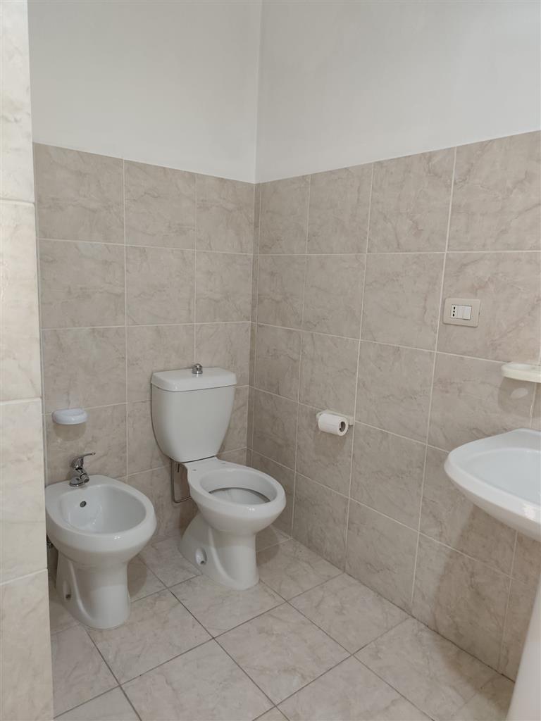 Appartamento con box in via cali, Valverde