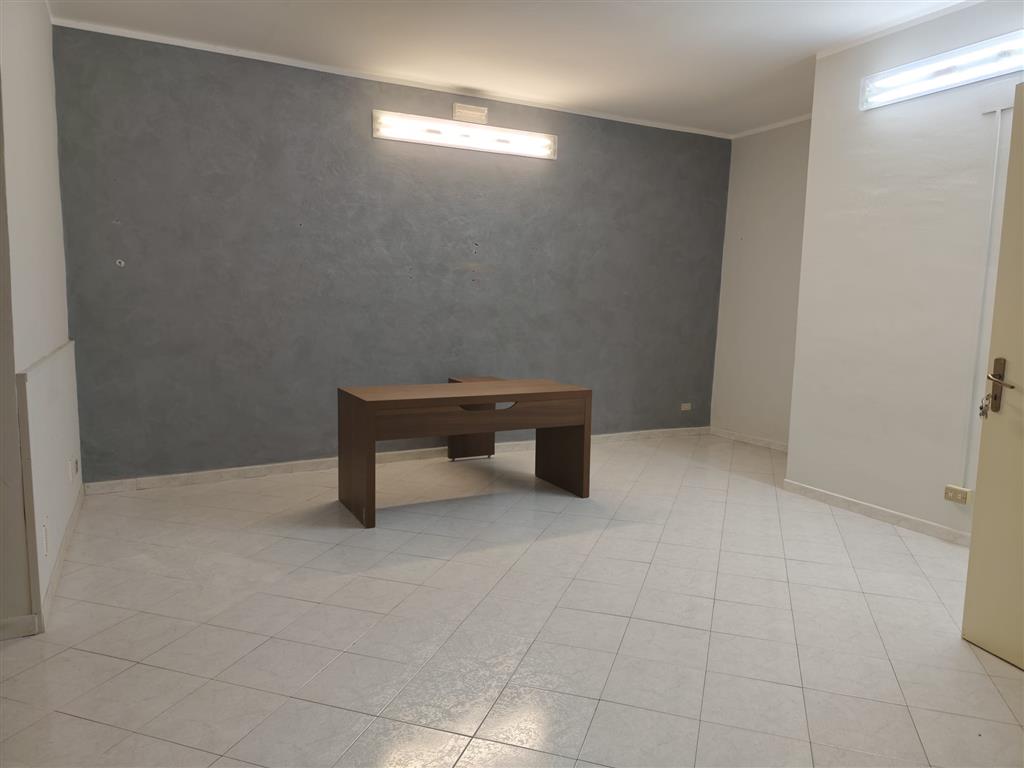 Ufficio in affitto in via 4 canti valverde catania, Valverde