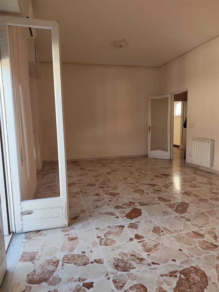 Appartamento con box in via cali, Valverde