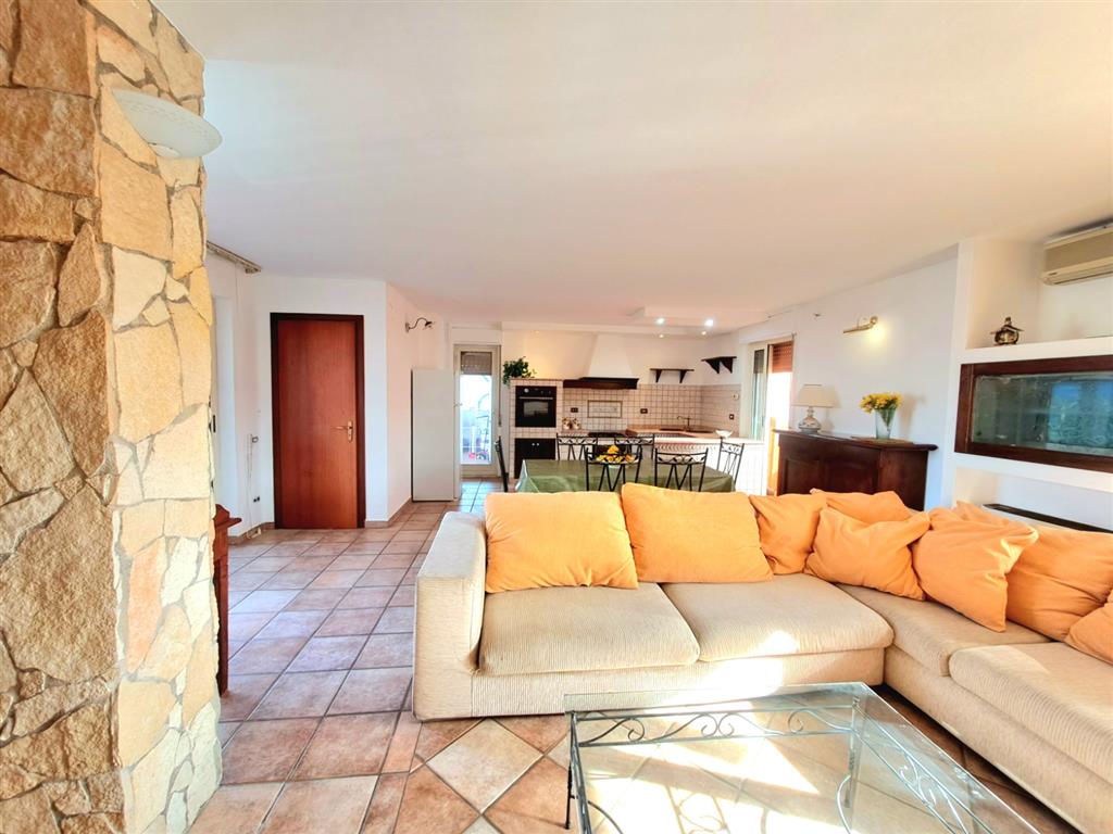 Attico con terrazzi in via finocchiari, Aci Catena