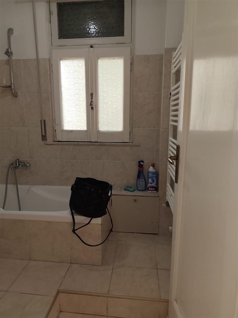 Appartamento con box in via cali, Valverde