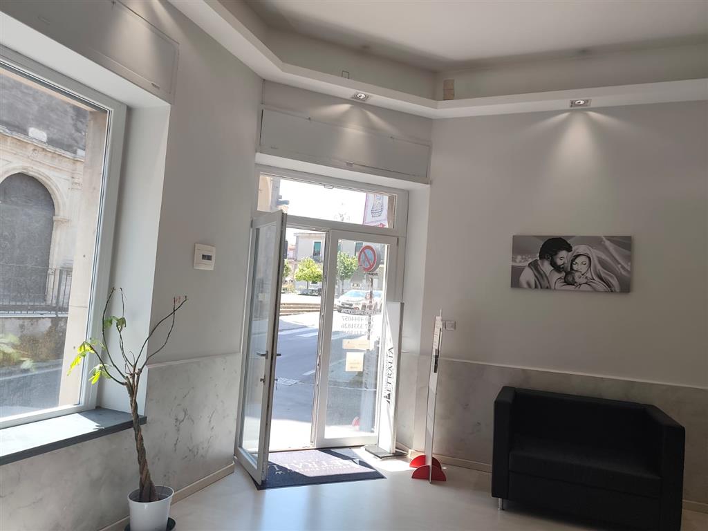 Attivit� commerciale in affitto/gestione in corso vittorio emanuele valverde catania, Valverde