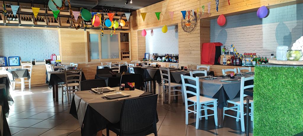 Attivit commerciale Ristorante e pizzeria in vendita in via fornace, Aci Castello