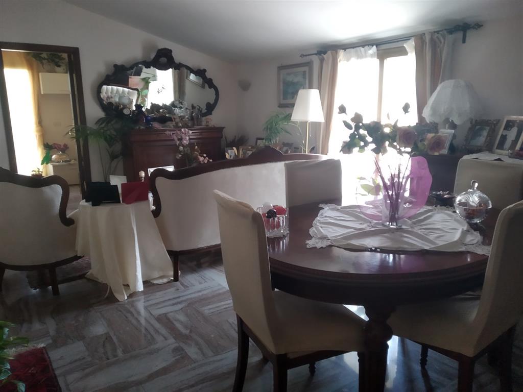 Appartamento con giardino in via dei pini valverde catania, Valverde