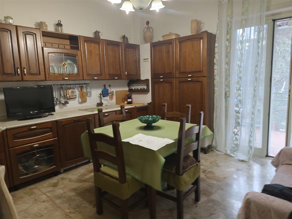 Appartamento con terrazzo in via spina, Catania