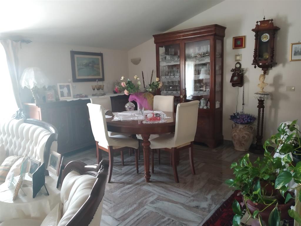 Appartamento con giardino in via dei pini valverde catania, Valverde