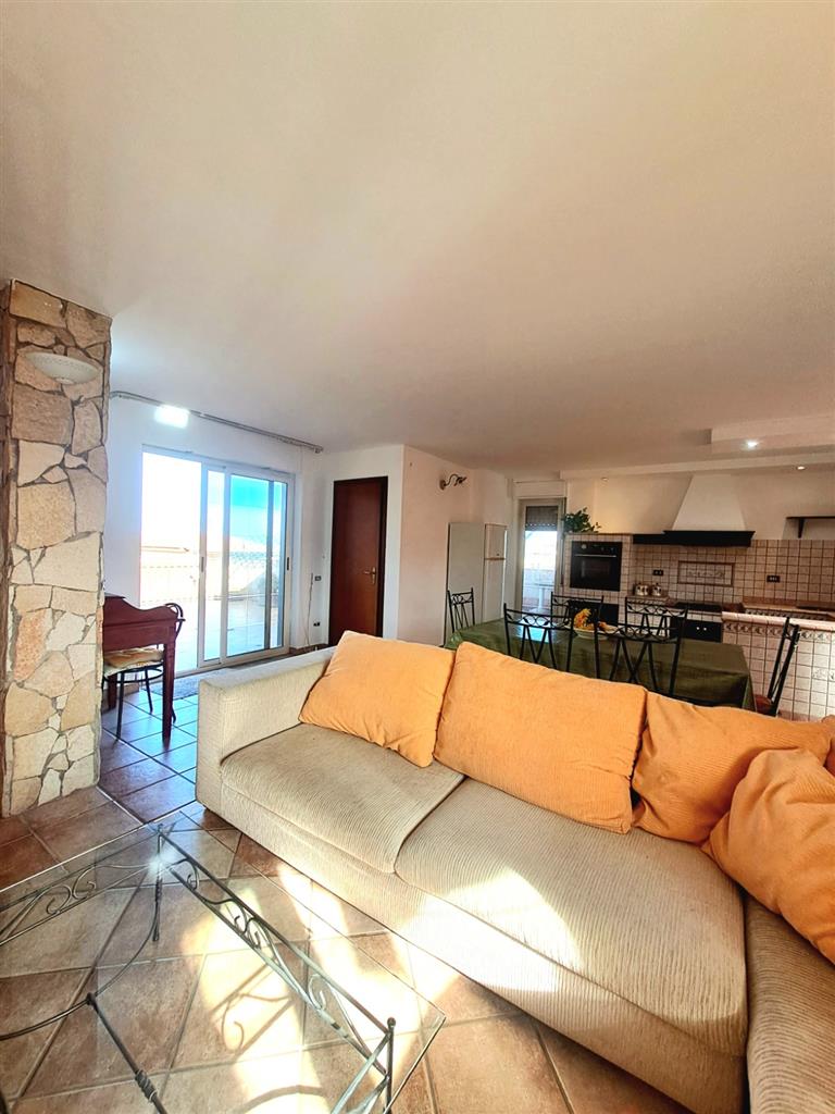 Attico con terrazzi in via finocchiari, Aci Catena